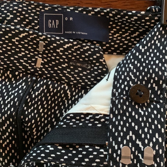 Gap Women’s Stretch Capri Pants - Picture 3 of 5